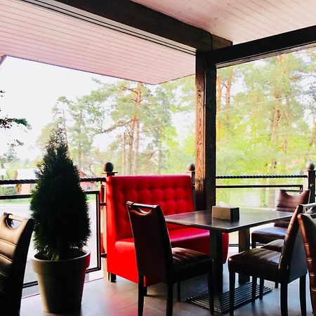 Motozona Hotel Briukhovychi Buitenkant foto