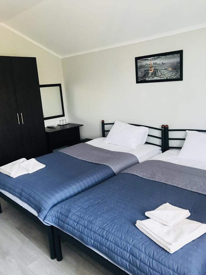 Motozona Hotel Briukhovychi Buitenkant foto