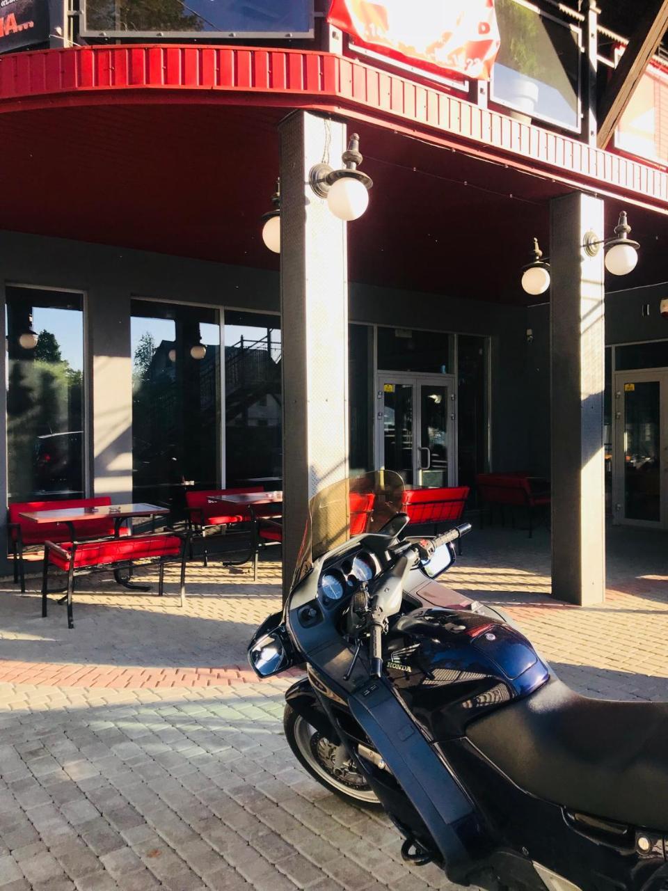 Motozona Hotel Briukhovychi Buitenkant foto