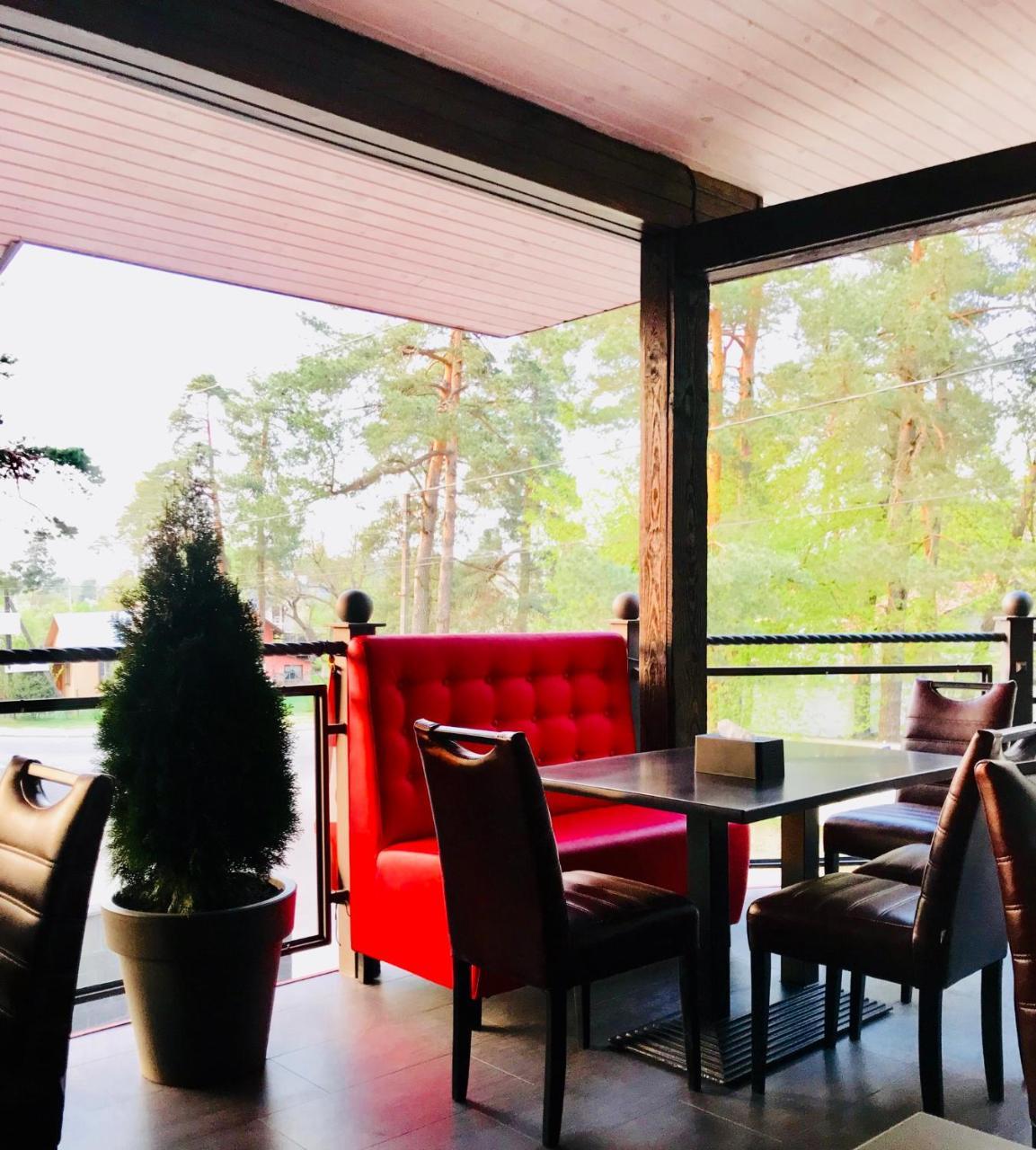 Motozona Hotel Briukhovychi Buitenkant foto